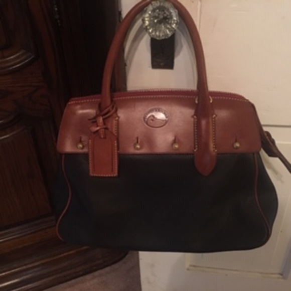 Dooney & Bourke Handbags - Dooney & Bourke handbag/shoulder bag